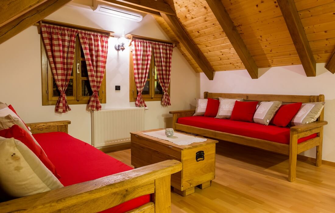 Anteroom with extra beds in Eco House Trpuci